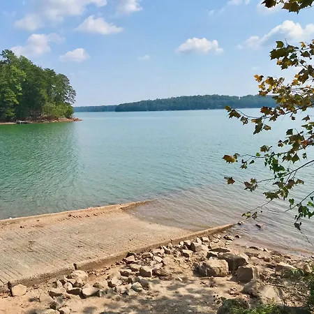 Bungalow Near The Lake